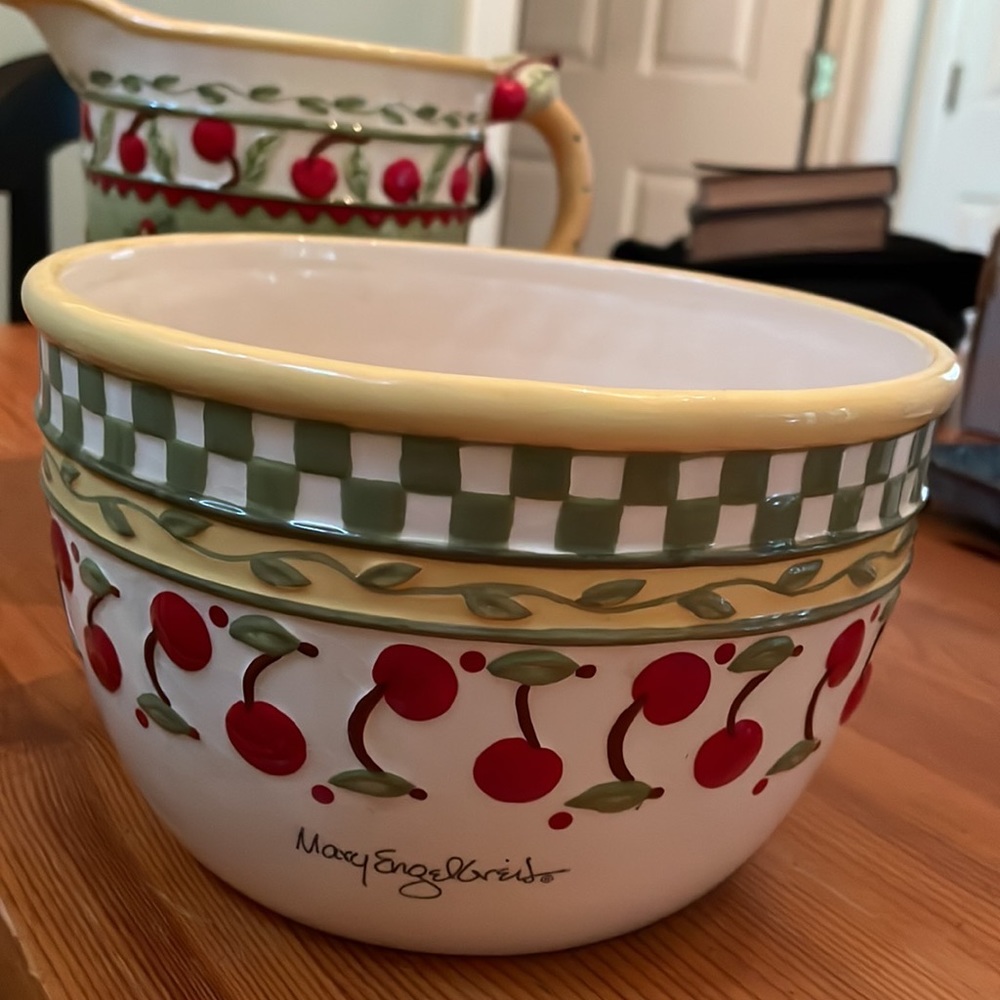 Mary Engelbreit Cherries Jubilee Serving 1998 Ernesco. no chip or cracks